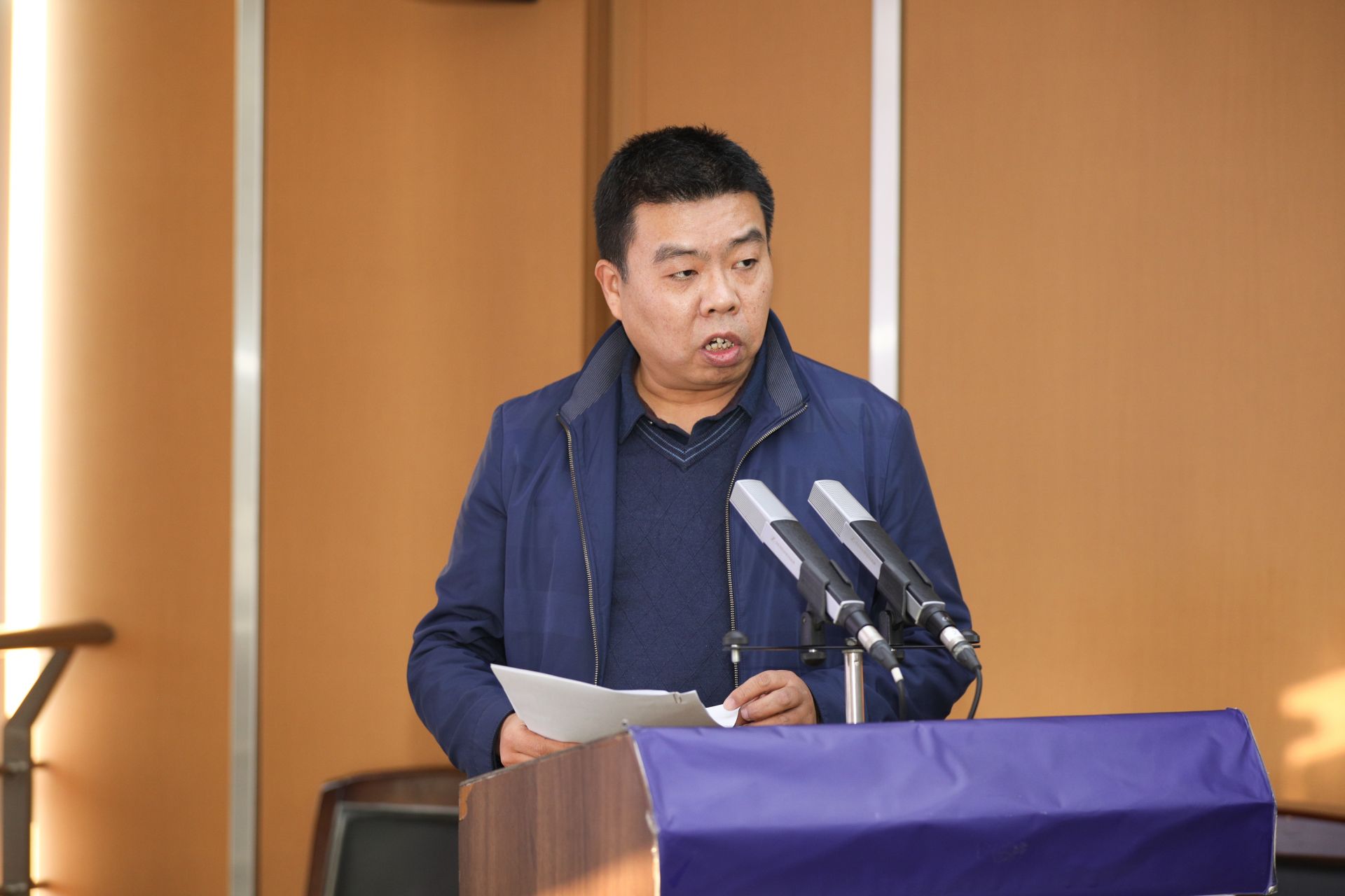 正在上传... 98b97cd1549e3335f8402c8cb6fb95d8.jpeg